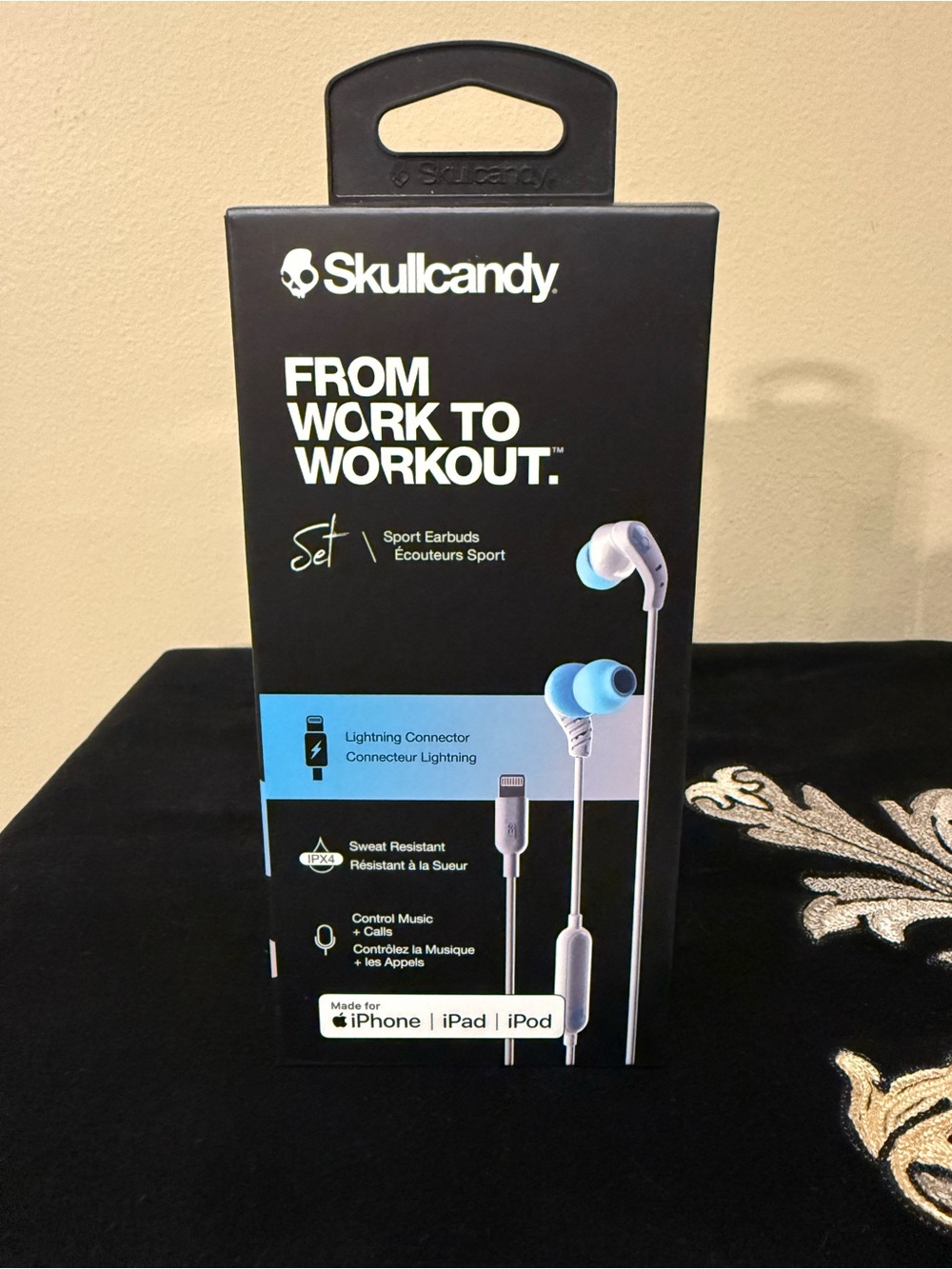 NWT Skullcandy Set In-Ear Sport Earbuds Lightning Connector Blue